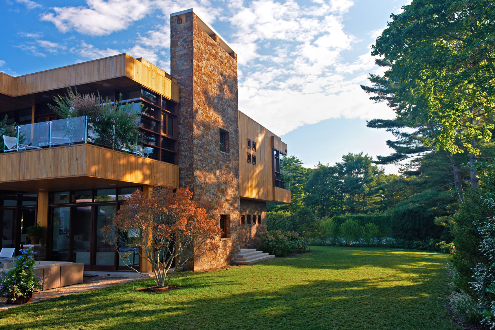 Exterior_Back_Gold
